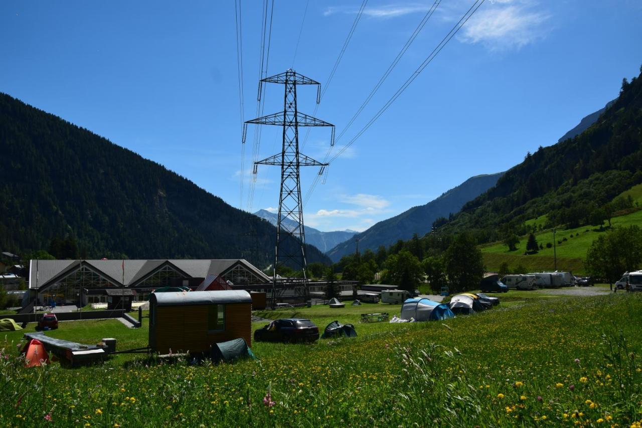 Campingplatz Mit Restaurant & Sportarena Leukerbad Kültér fotó