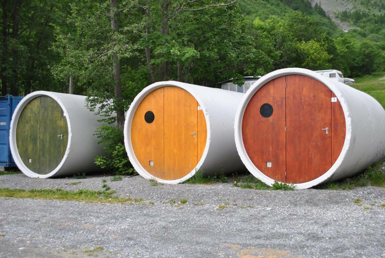 Campingplatz Mit Restaurant & Sportarena Leukerbad Kültér fotó