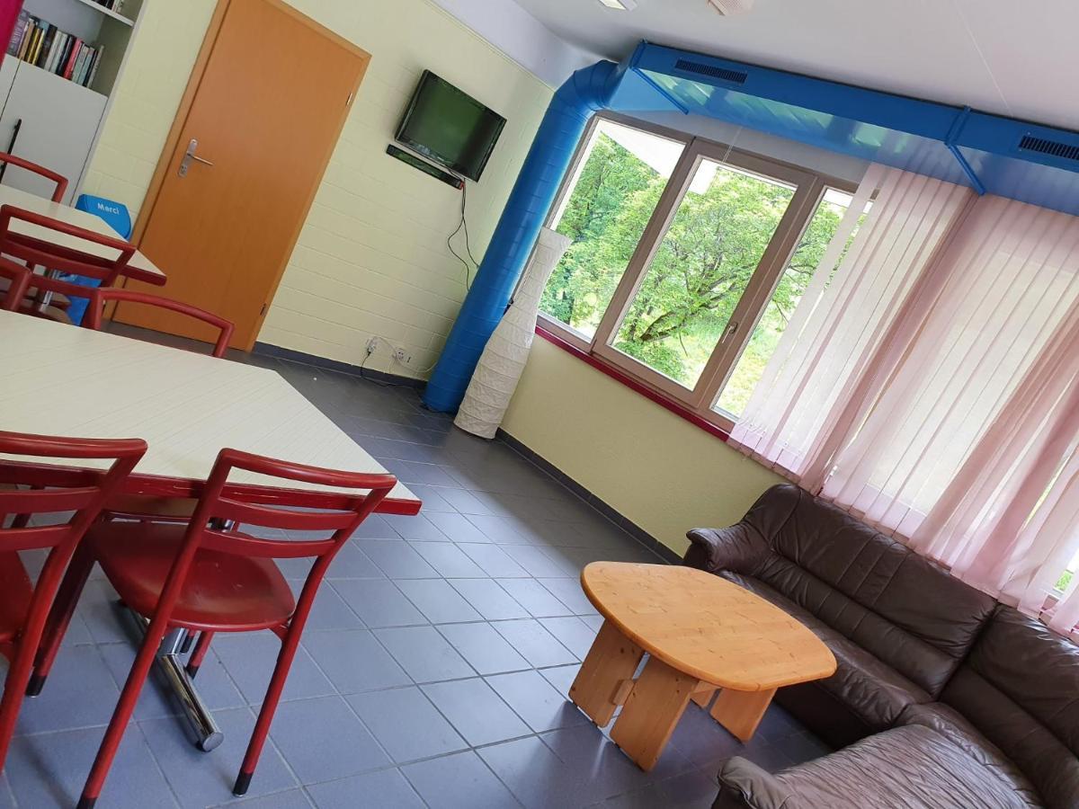 Campingplatz Mit Restaurant & Sportarena Leukerbad Kültér fotó