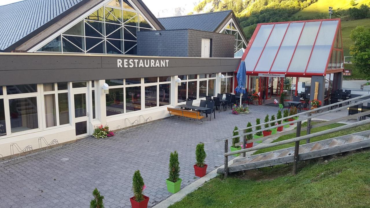 Campingplatz Mit Restaurant & Sportarena Leukerbad Kültér fotó